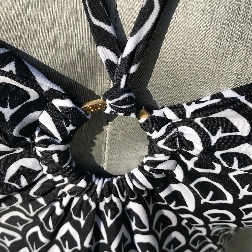 Swimsuit - Picture 3 of 4